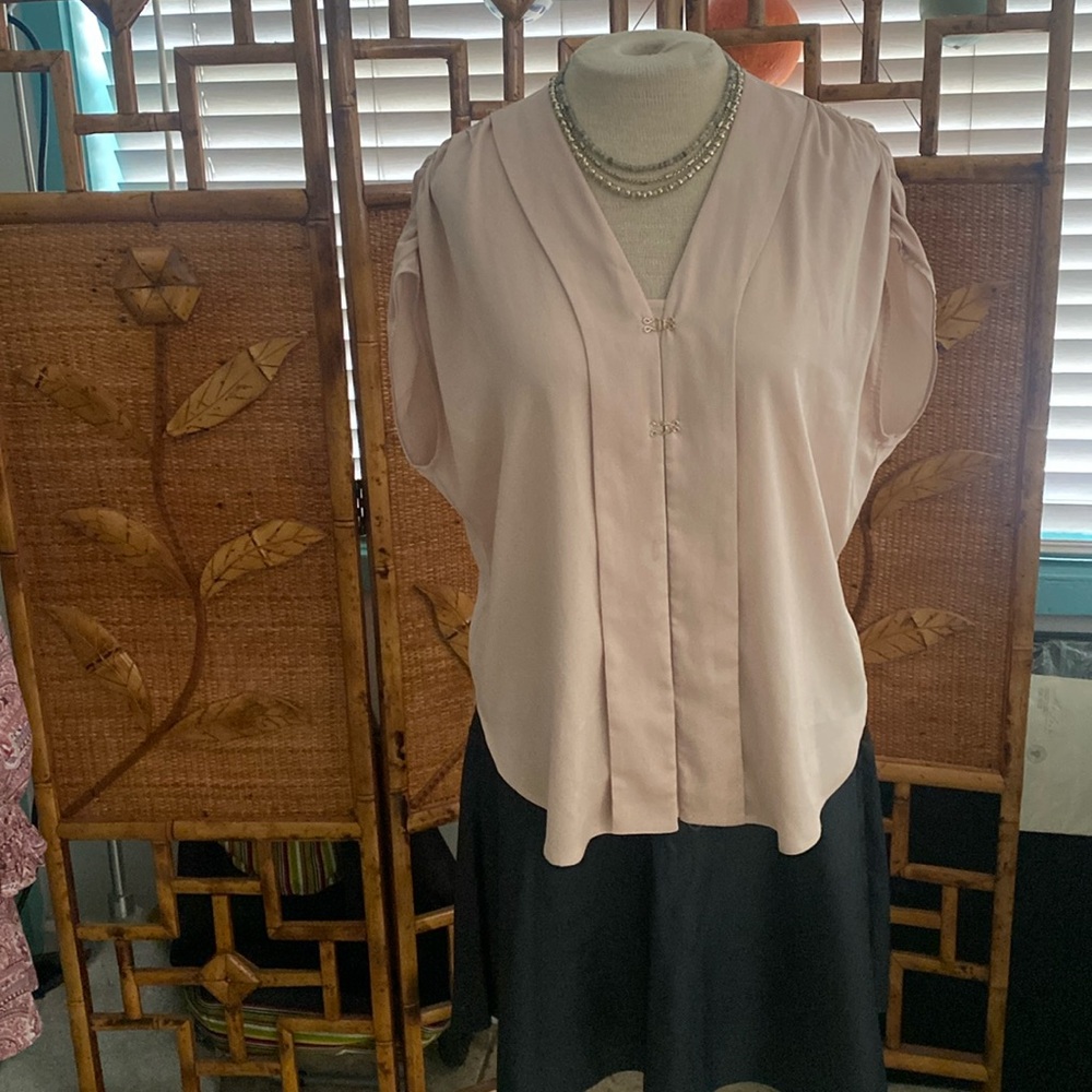 Ann Taylor gathered shoulders sleevless blouse. Size XS